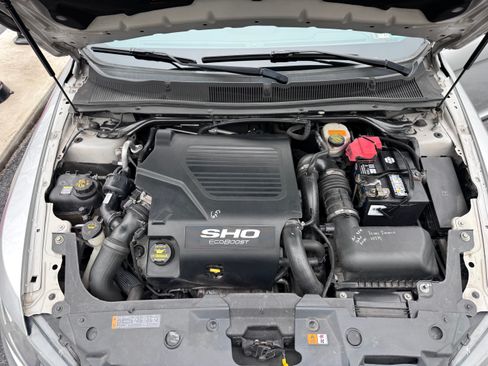 Used 2013 Ford Taurus SHO image 23