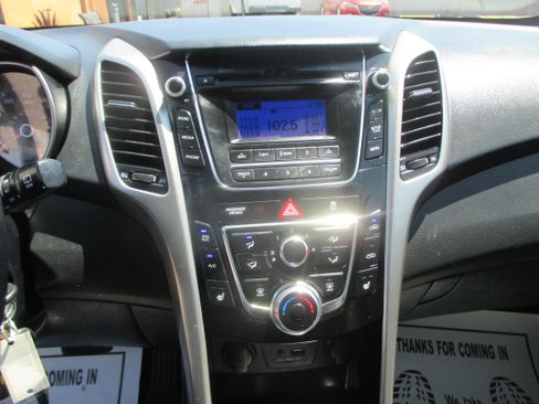 Used 2016 Hyundai Elantra GT Hatchback w/ Style Package FWD image 4