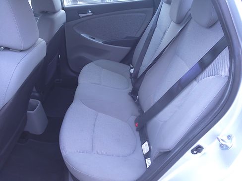 Used 2012 Hyundai Accent GLS image 8