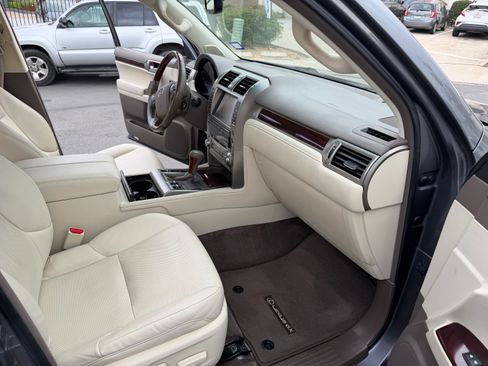 Used 2016 Lexus GX 460 image 26