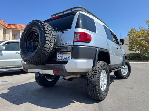 Used 2007 Toyota FJ Cruiser image 11