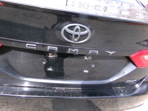 Used 2019 Toyota Camry SE image 6