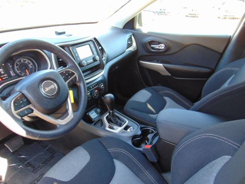 Used 2018 Jeep Cherokee Latitude image 11