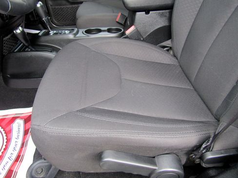 Used 2017 Jeep Wrangler Sport image 15