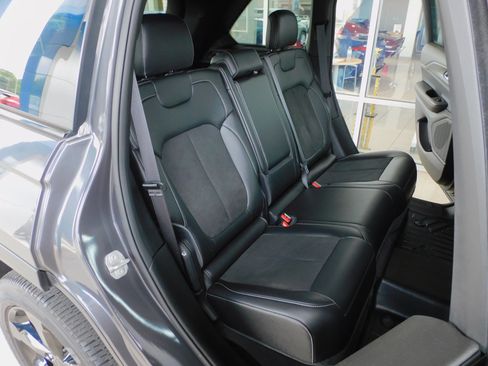 Used 2023 Jeep Grand Cherokee 4WD Laredo image 24