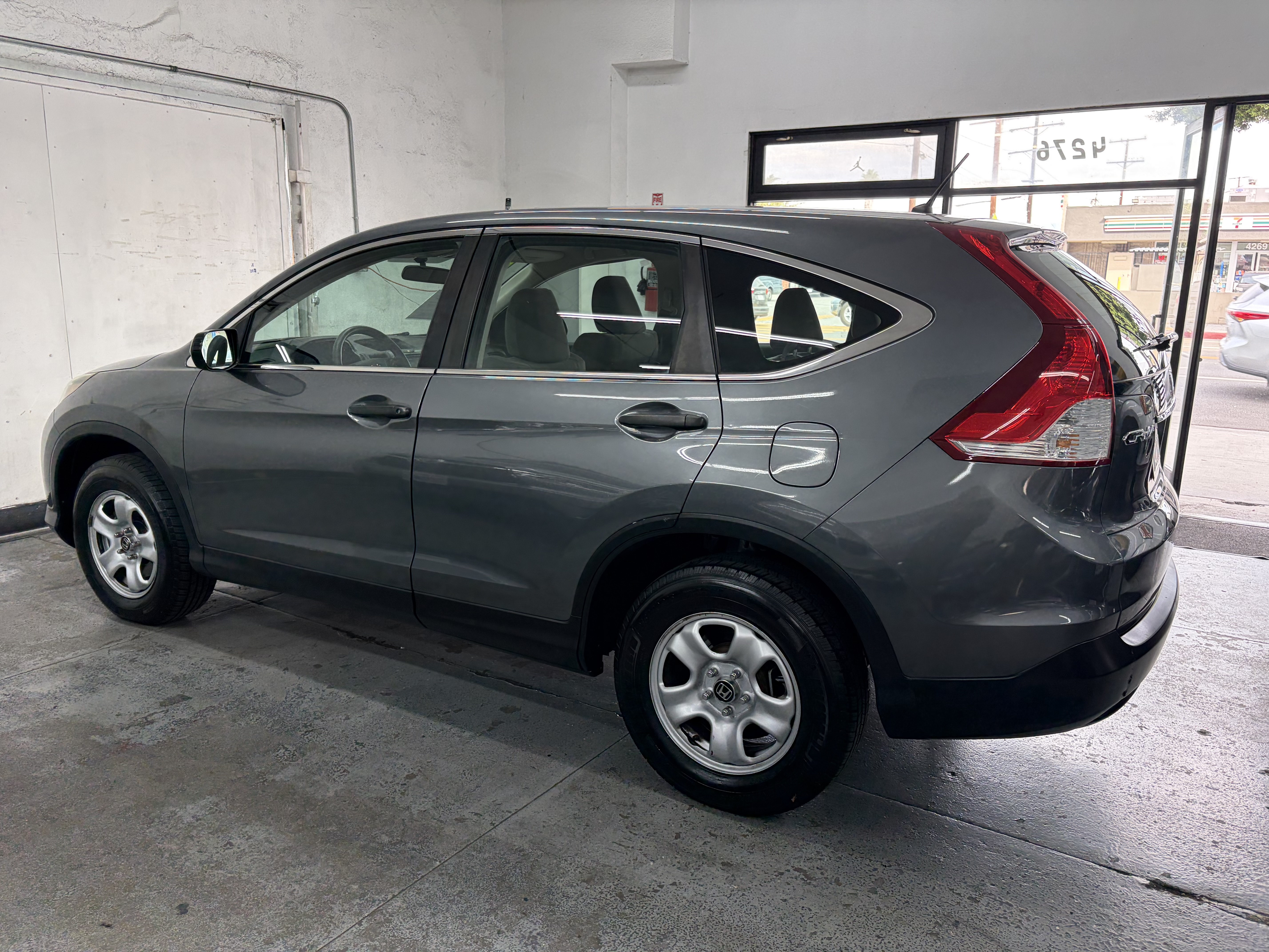 Used 2013 Honda CR-V FWD LX image 4
