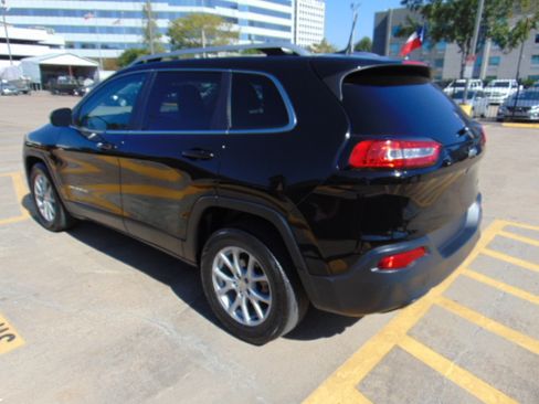 Used 2018 Jeep Cherokee Latitude image 5