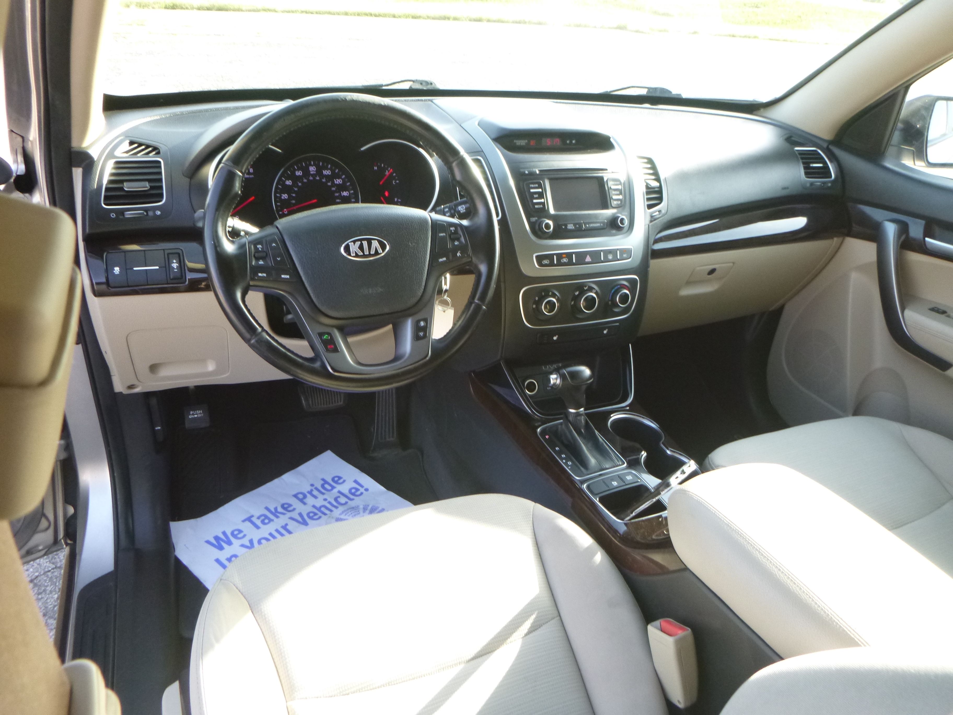 Used 2014 Kia Sorento FWD LX image 16