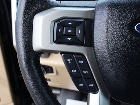 Used 2015 Ford F150 Lariat image 23