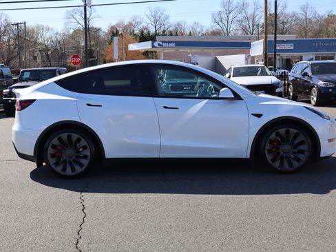 Used 2025 Tesla Model Y Performance image 10