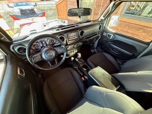 Used 2022 Jeep Wrangler Unlimited Willys image 16