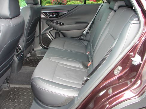 Used 2025 Subaru Outback Limited AWD/4WD image 7