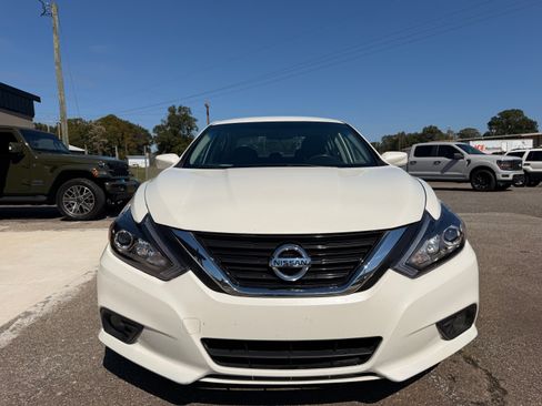 Used 2016 Nissan Altima image 9