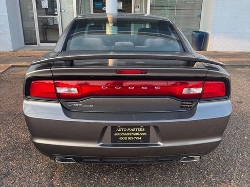 Used 2012 Dodge Charger SE RWD image 6