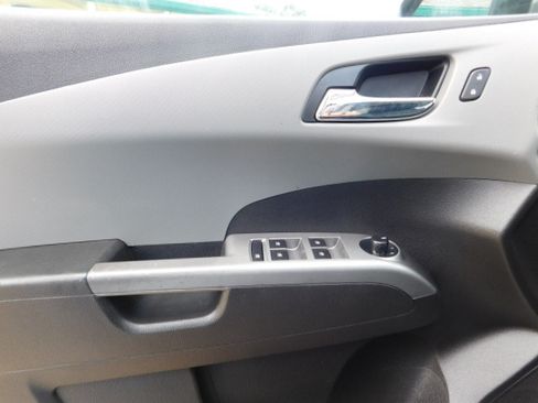 Used 2020 Chevrolet Sonic Premier image 12