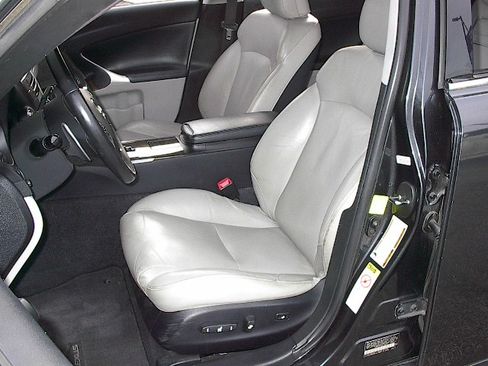 Used 2011 Lexus IS 250 Premium image 13