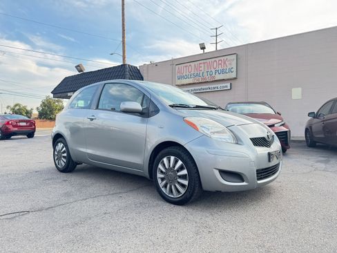 Used 2011 Toyota Yaris image 9