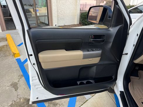 Used 2013 Toyota Tundra image 14