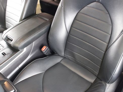 Used 2023 Toyota Highlander XLE image 8