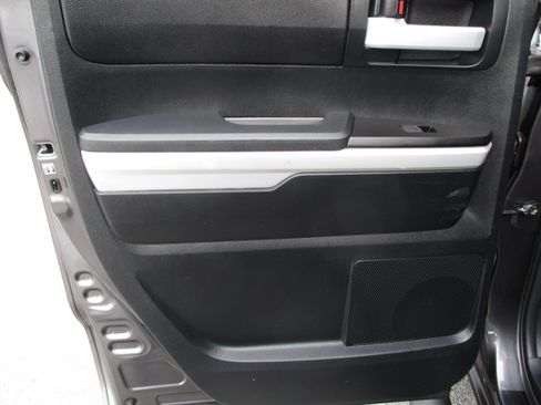 Used 2017 Toyota Tundra SR5 image 31