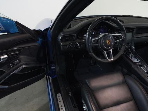 Used 2018 Porsche 911 Targa 4 GTS image 95