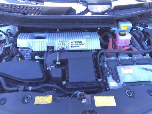 Used 2012 Toyota Prius V image 38