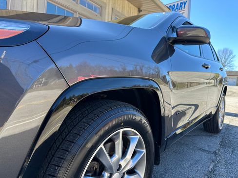 Used 2018 Jeep Cherokee Latitude image 9