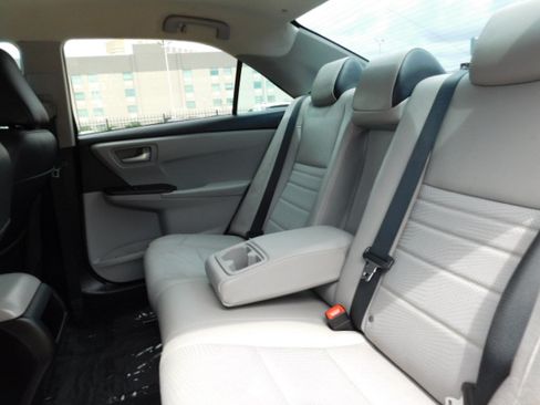 Used 2017 Toyota Camry SE Sedan 4D FWD image 19