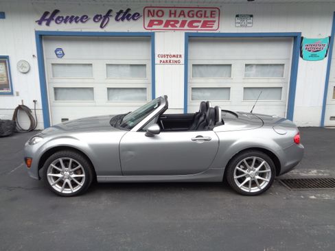 Used 2010 MAZDA MX-5 Miata Hard Top RWD image 3