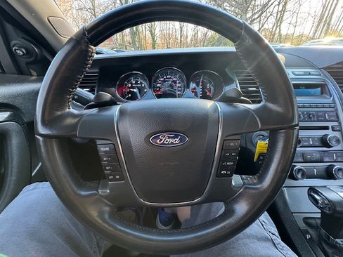 Used 2011 Ford Taurus Limited image 19