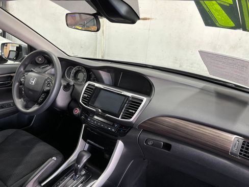 Used 2017 Honda Accord EX image 15
