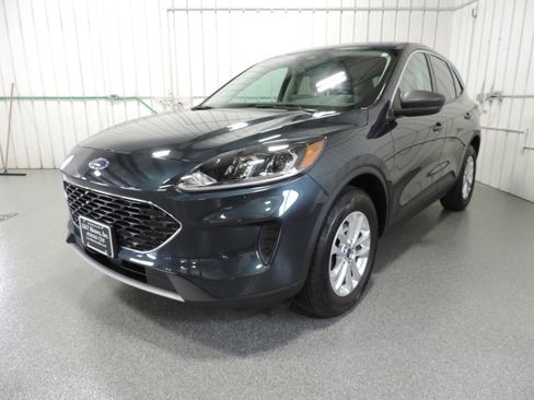 Used 2022 Ford Escape SE image 1