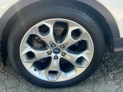 Used 2013 Ford Escape FWD Titanium image 32