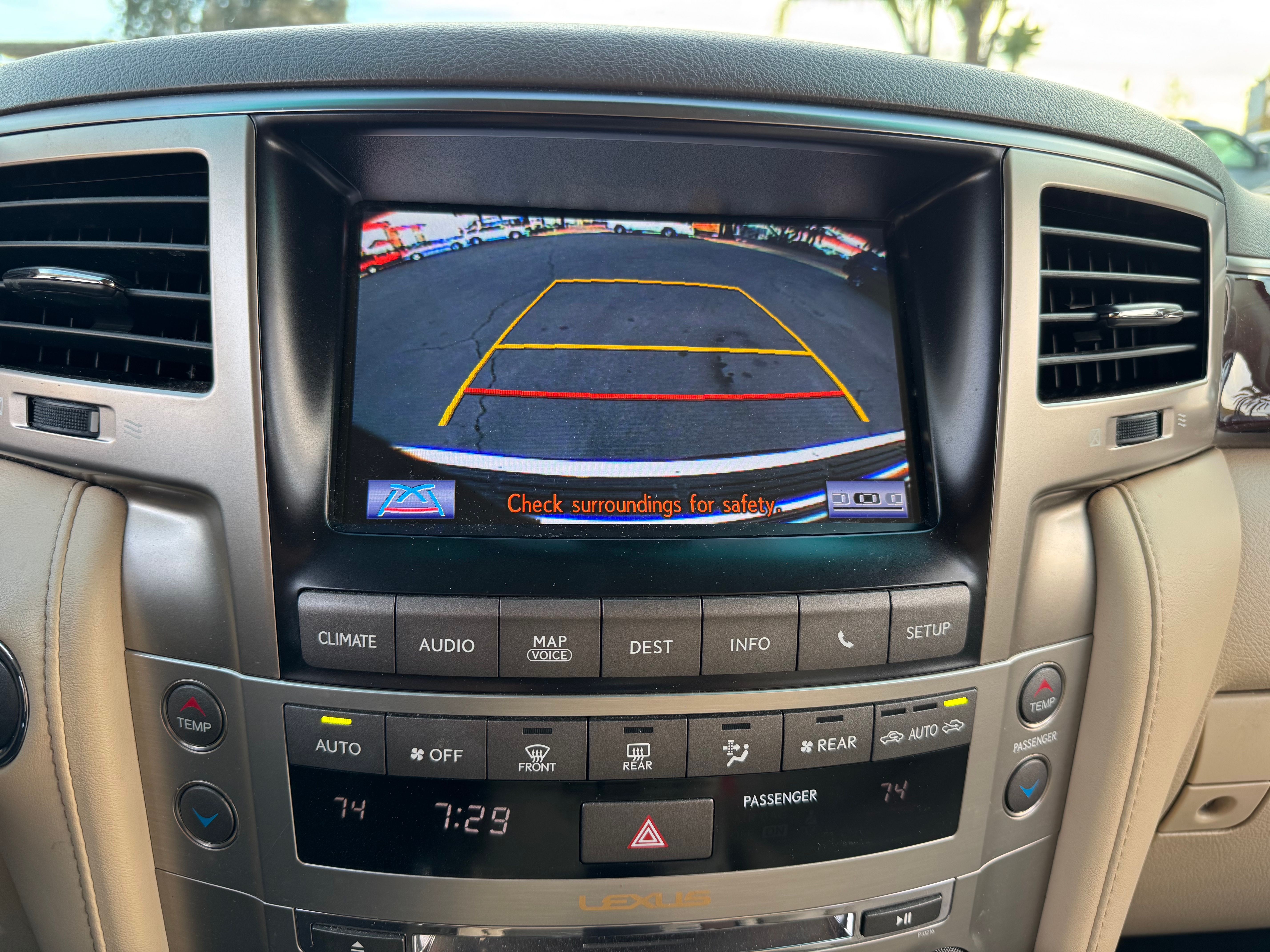 Used 2013 Lexus LX 570 4WD image 35