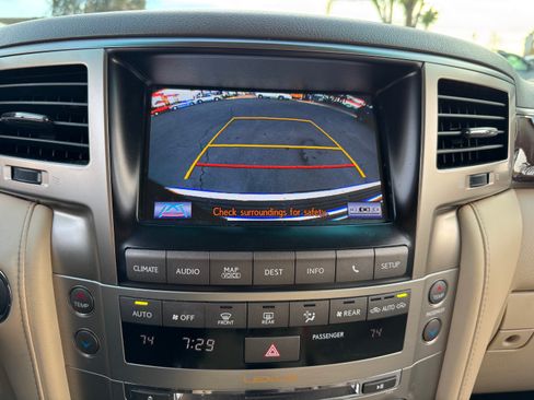 Used 2013 Lexus LX 570 image 35