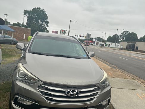 Used 2017 Hyundai Santa Fe FWD Sport image 1