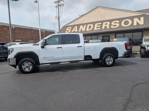 Used 2023 GMC Sierra 2500 4x4 Crew Cab Pro image 2