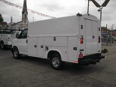 Used 2020 Chevrolet Express 3500 UNAVAIL RWD image 11
