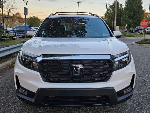 Used 2023 Honda Passport EX-L image 2