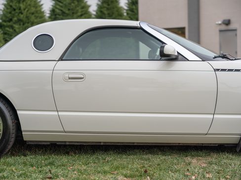 Used 2003 Ford Thunderbird image 20
