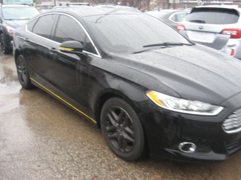 Used 2016 Ford Fusion SE image 3