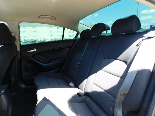 Used 2017 Kia Forte LX Sedan FWD image 17
