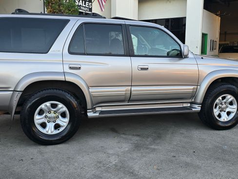 Used 2001 Toyota 4Runner Limited image 6
