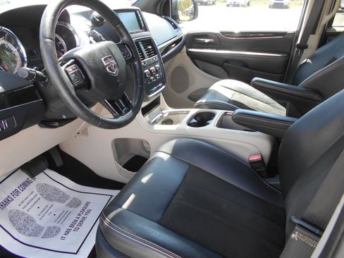 Used 2019 Dodge Grand Caravan SXT FWD image 10