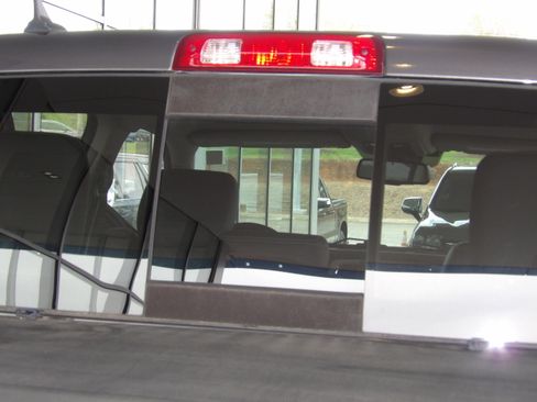 Used 2017 RAM 1500 Laramie image 18