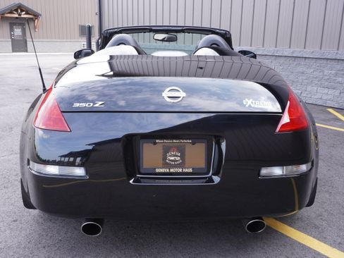 Used 2005 Nissan 350Z Roadster RWD image 4