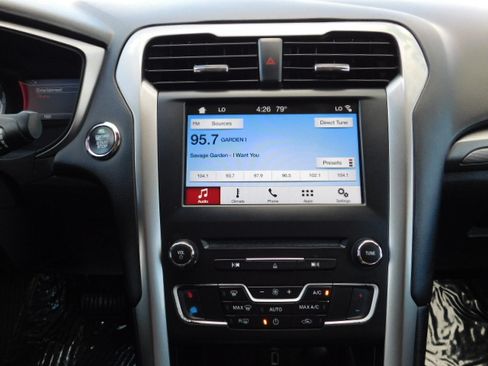 Used 2018 Ford Fusion SE image 14