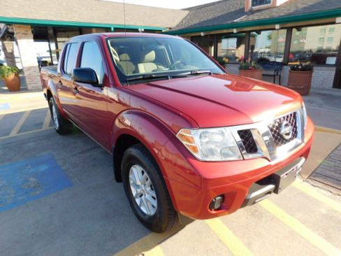 Used 2019 Nissan Frontier SV image 1