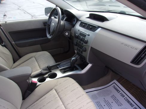 Used 2010 Ford Focus SE Sedan FWD image 4