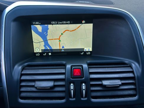 Used 2015 Volvo XC60 T5 Platinum image 41